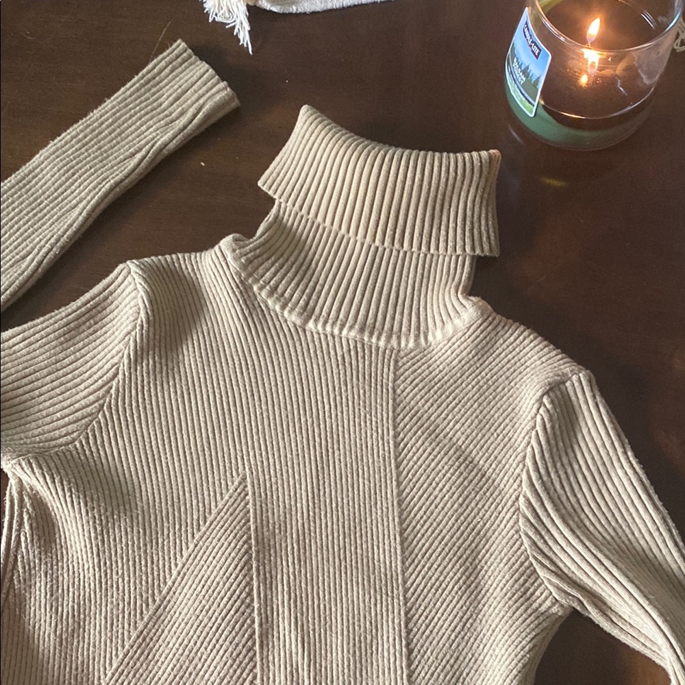 Cozy Light Brown Turtleneck Sweater XS - Picture 2 of 6